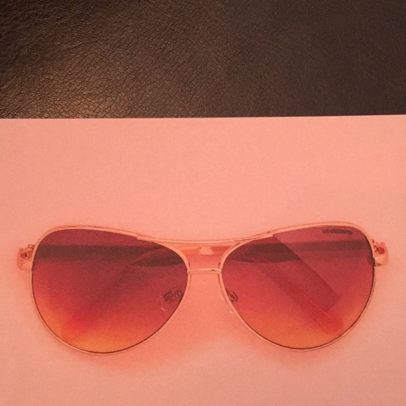 Liz Claiborne Accessories - Liz Claiborne aviator 😎 sunglasses